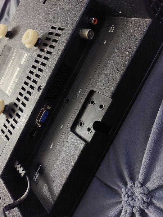 TV Smart NEI diagonala 63 cm