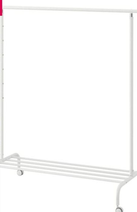 Бял щендер за дрехи