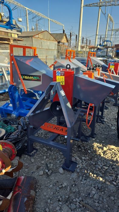 Tocator dupa tractor crengi 8 și 12 cm japonez, mic articulat 445 fi