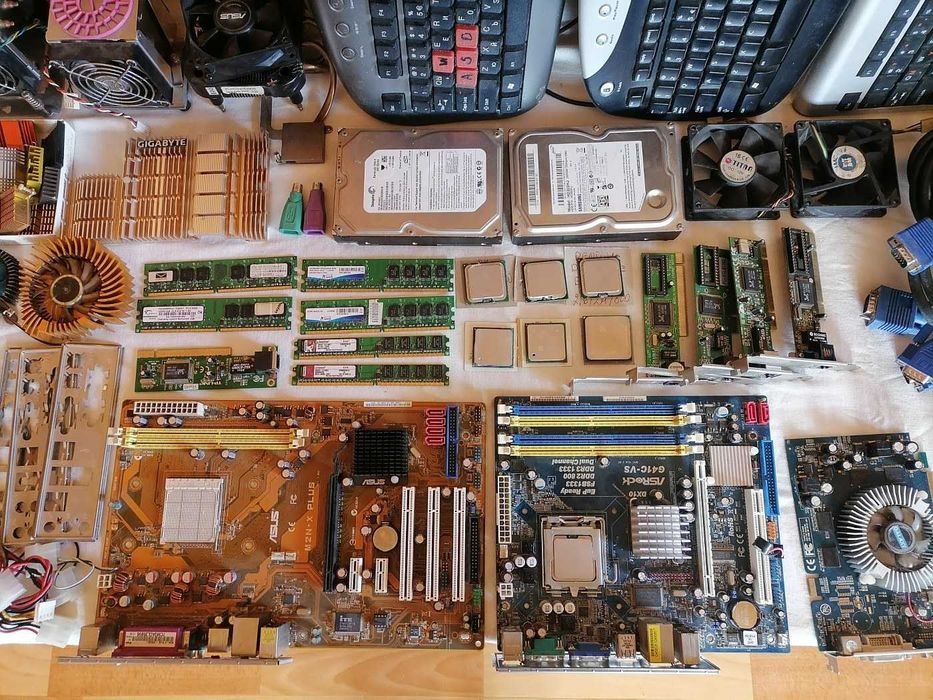 Голям лот компютърни части