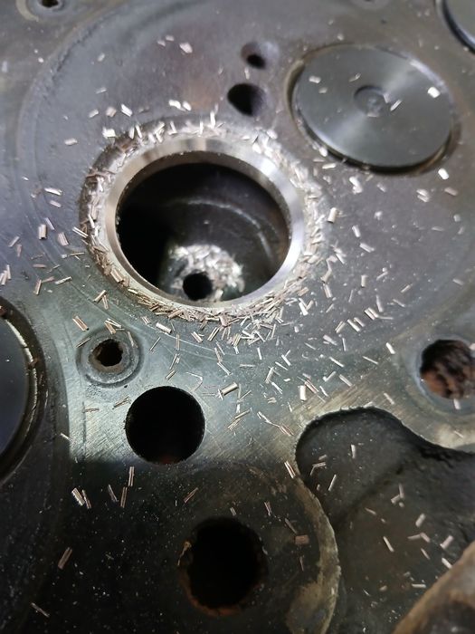 Ремонт грузавых головак двиготеля  опресовка шарошка шлифовка  ручная