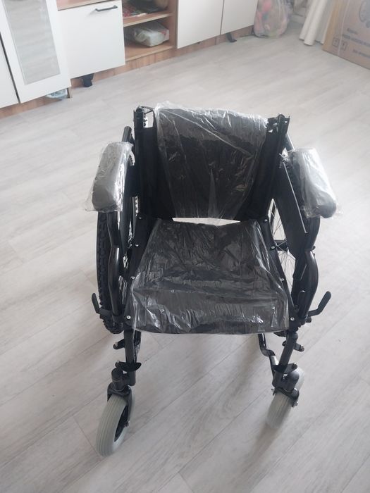 Продам новую Инвалидную коляску
