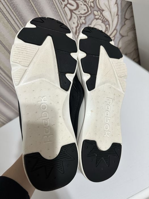 Кожаные кроссовки Reebok