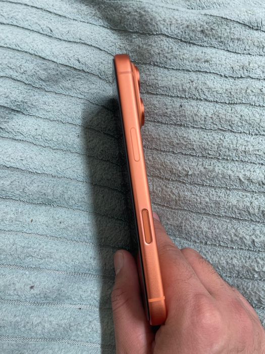 Iphone 17 pro cosmic orange