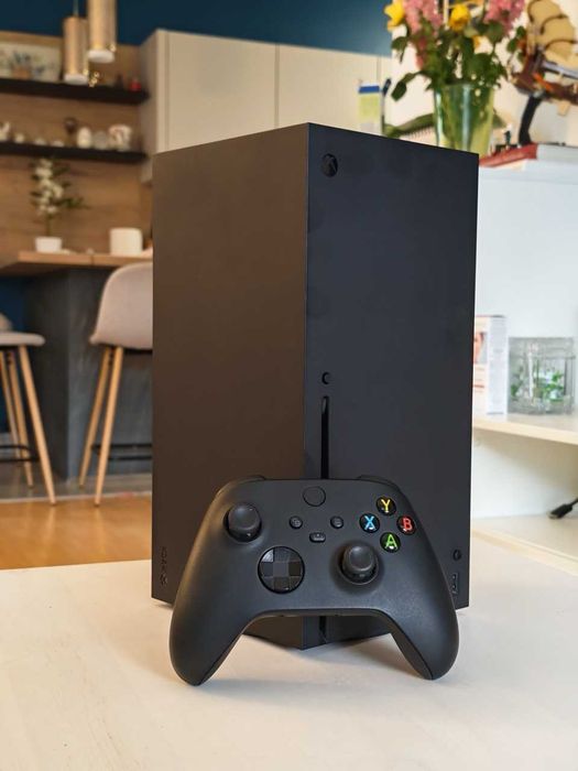 Xbox Series X 1TB + controller, stare impecabila