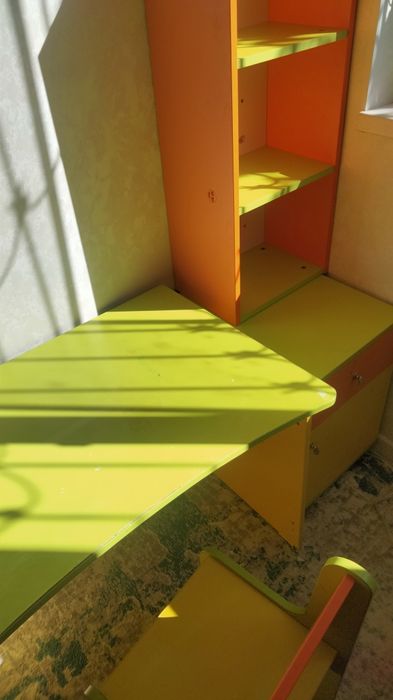 Продаётся очень яркая красивая мебель, прямо глаза радует,качество бом