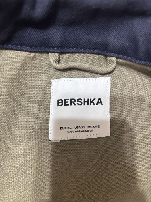 продам джинсовую куртку bershka
