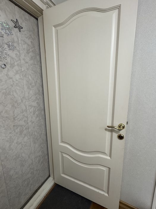 Дверь входная деревянная