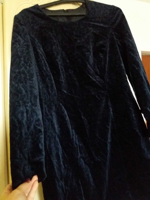 Rochie din dantela marimea 38-40.si rochie catifea imprimata mar.38-40