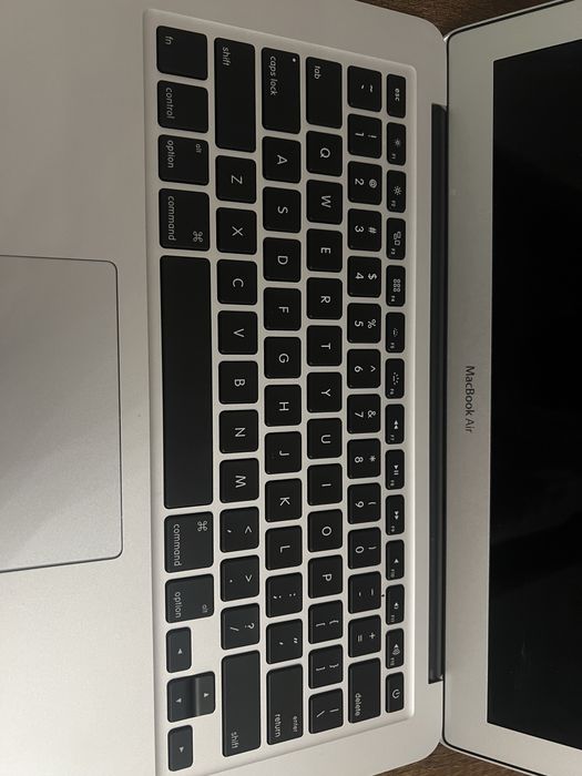 MacBook Air apple