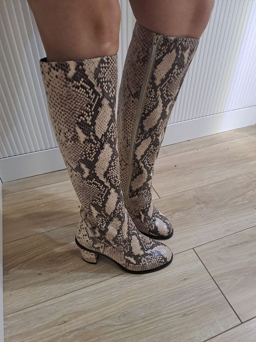 Экскюзивные сапоги кожанные 38 р.