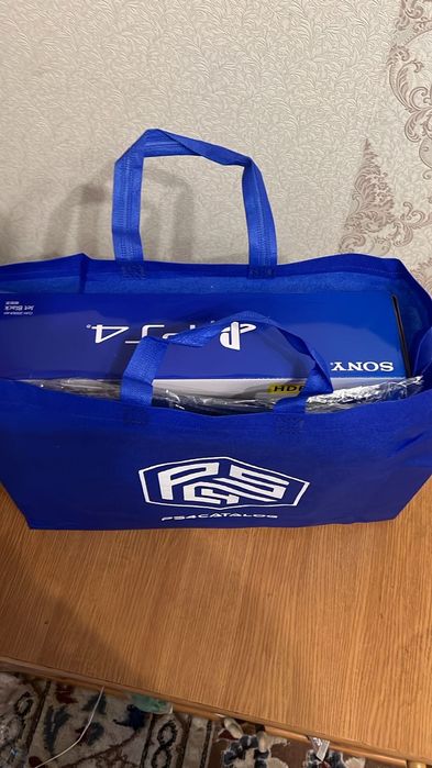 Play station 4 slim 1gb