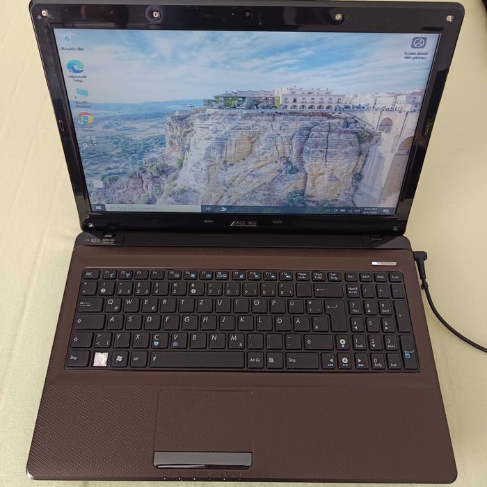 Laptop Asus K52Jr Intel I5 450m 4 Video dedicat 15.6 40Cm Windows 10