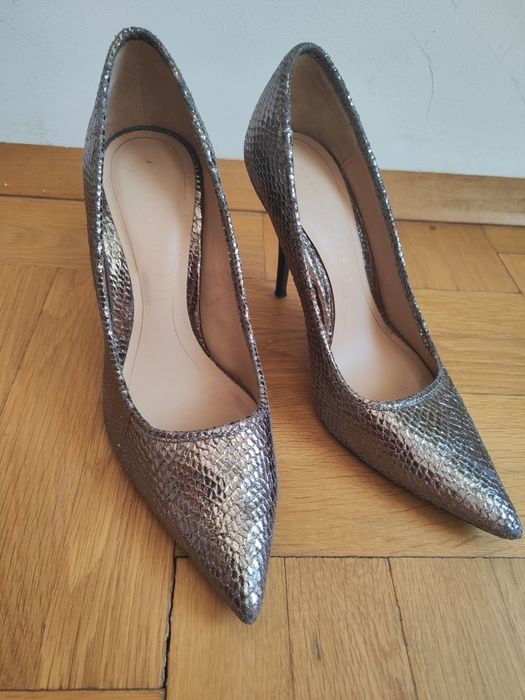 Елегантни обувки на Zara