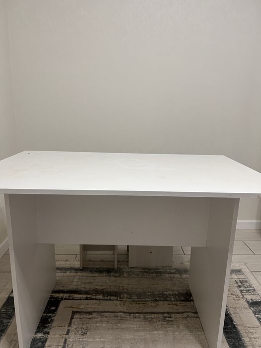 Срочно продается стол с табуретами!!!