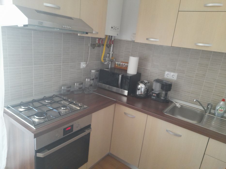 Ofer spre închiriere garsoniera decomandat modern