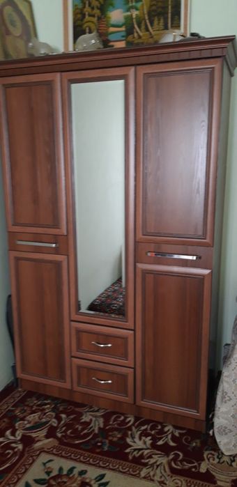 Шкаф спальный  олинганига 2 йил булди холати янги кирилган жойлари йук