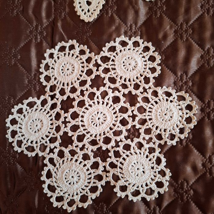 Покривчици на една кука за масичка или шкафче