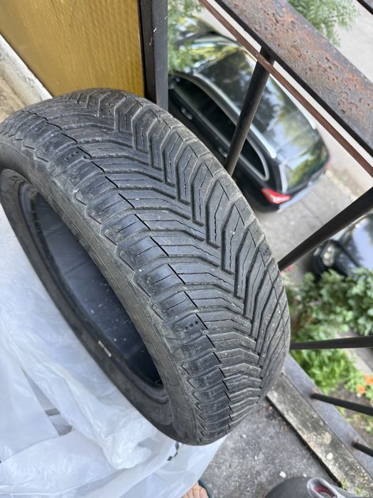2 бр. Всесезонни гуми Michelin CrossClimate2 - 185/60 R15 (DOT 2121)