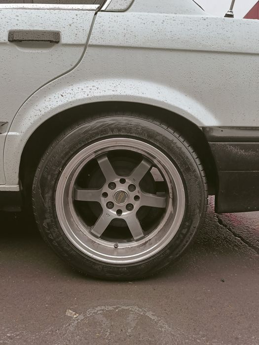 R 15 diska shirokiy universal