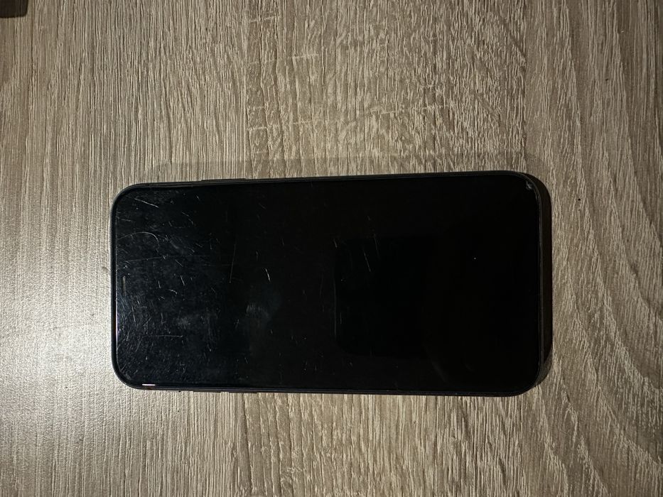 Продавам Iphone 11