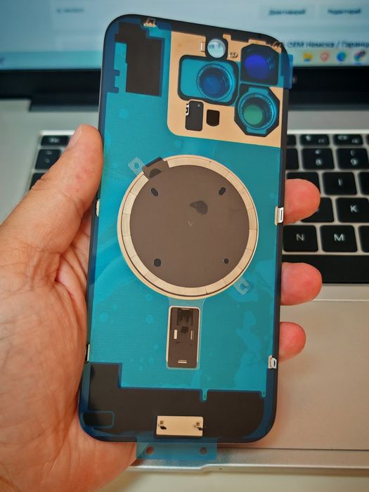 Заден капак стъкло оборудван + магнит за iPhone 16 Pro Max 6.9 / Златист