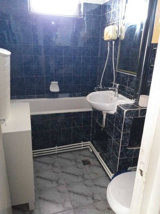 Propietar închiriez apatament 2 cam .mobilat.  Zona Barierã.