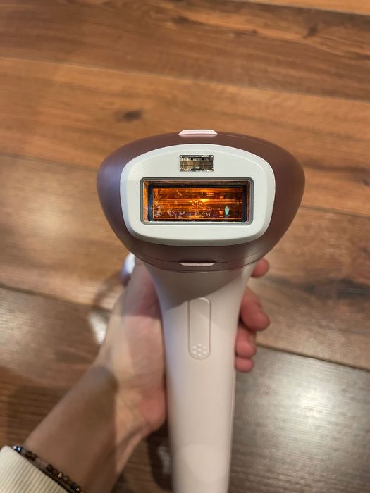 Фотоепилатор Philips Lumea 9000