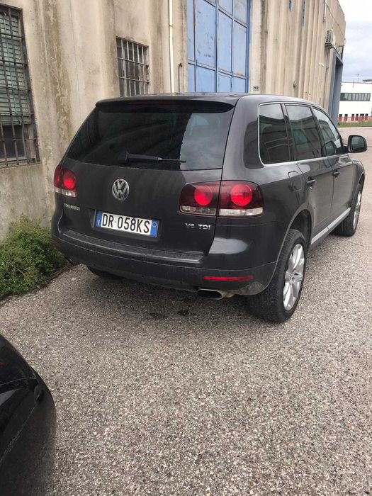 Vand VW Touareg motor 3.0  automatic an 2009