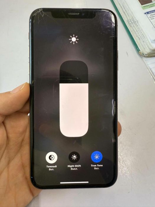 iPhone is 64GB AKB 77%