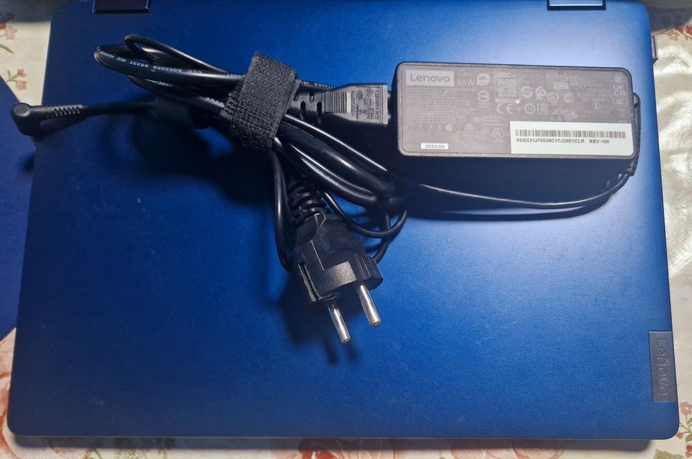 Laptop Lenovo Slim IdealPad 2 în 1