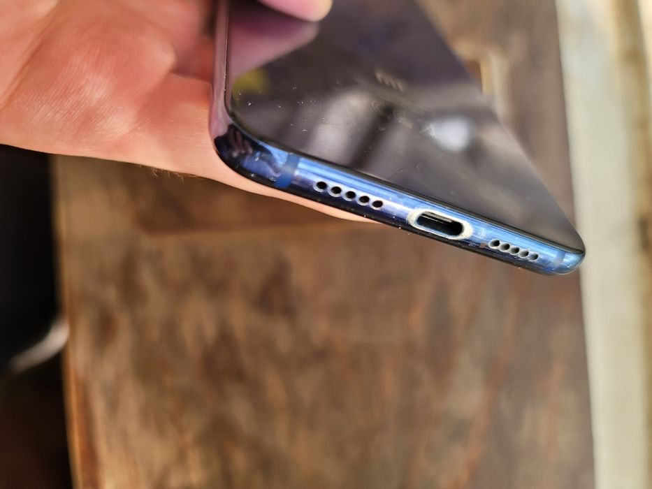 Продам Смартфон Xiaomi MI 8 lite 4/64GB