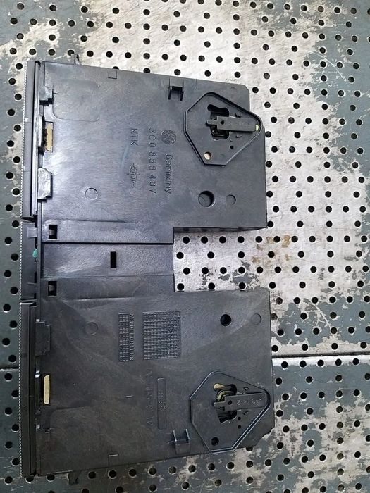 Sertare bord vw passat b6 3c 3c0858407
