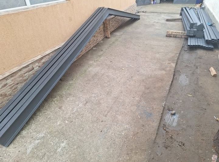 Vand 5ferme metalice la 6m din ipe 160
Și 10 stalpi din profil IPE 140