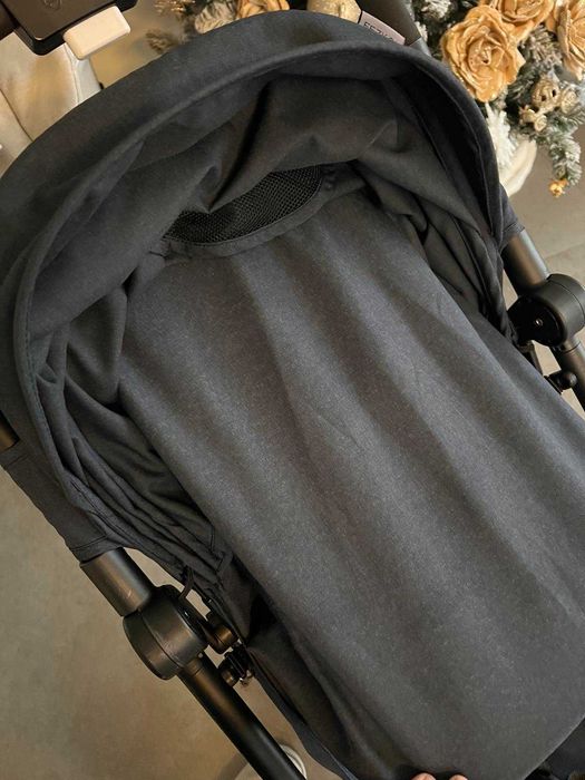 Продавам бебешка количка Cybex (тъмносиня, в отлично състояние)