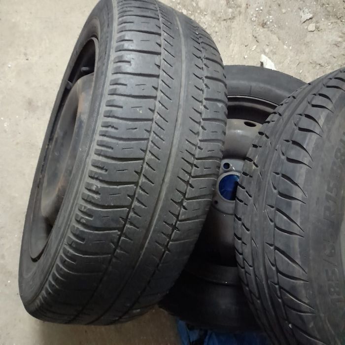 Janta  otel noua cu anvelopa noua iarna  185x65x15 Logan