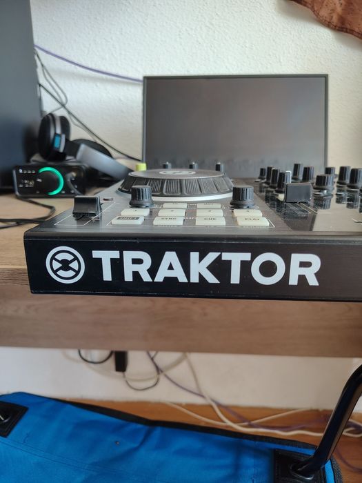 Placa de DJ Traktor control s2