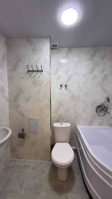 СамГаси худудида жойлашган 3 хонали квартира студия сотилади