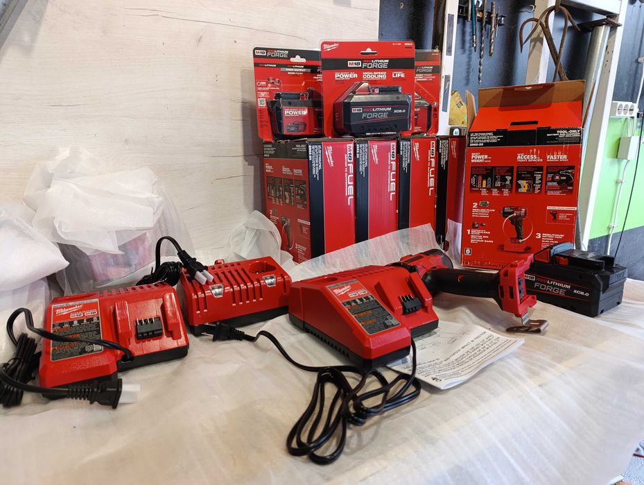 НОВА ЦЕНА  8Аh Гайковерт,комплект Мilwaukee  USA