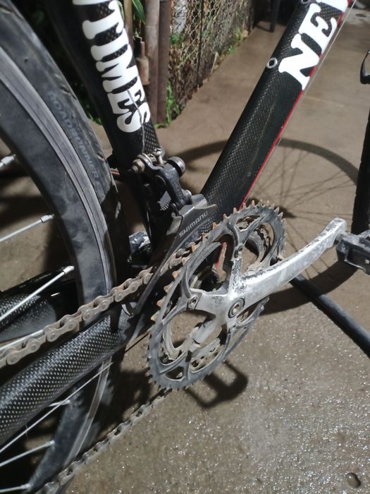 Велосипед гончик, с карбоновой рамой и вилкой, дорогие диски и шины