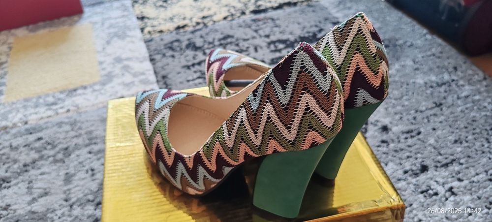 Pantofi unici eleganți de damă