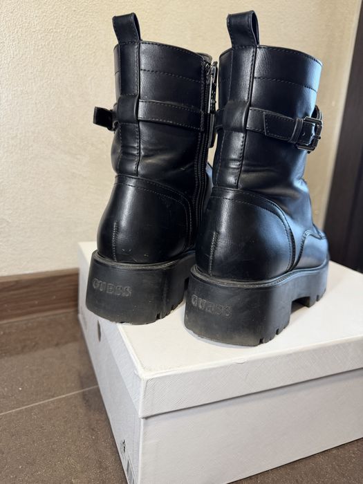 Боти GUESS р-р 39