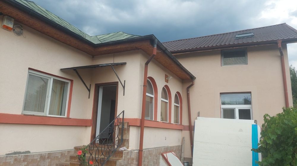 Proprietar vând vila Câmpulung Muscel str Dracesti 34 colt  str Plaies