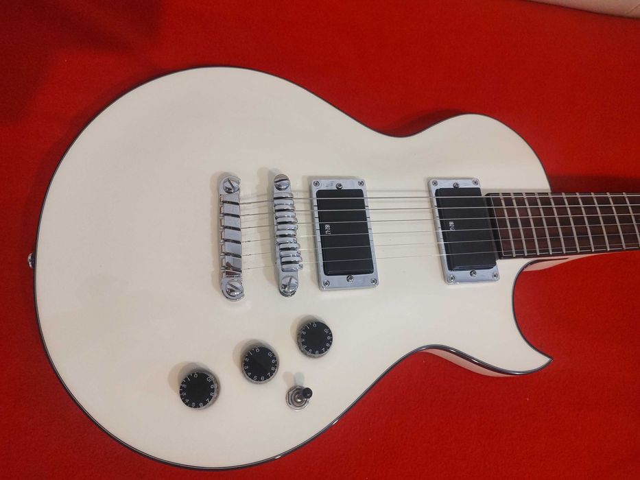 Китара Ibanez ART120WH