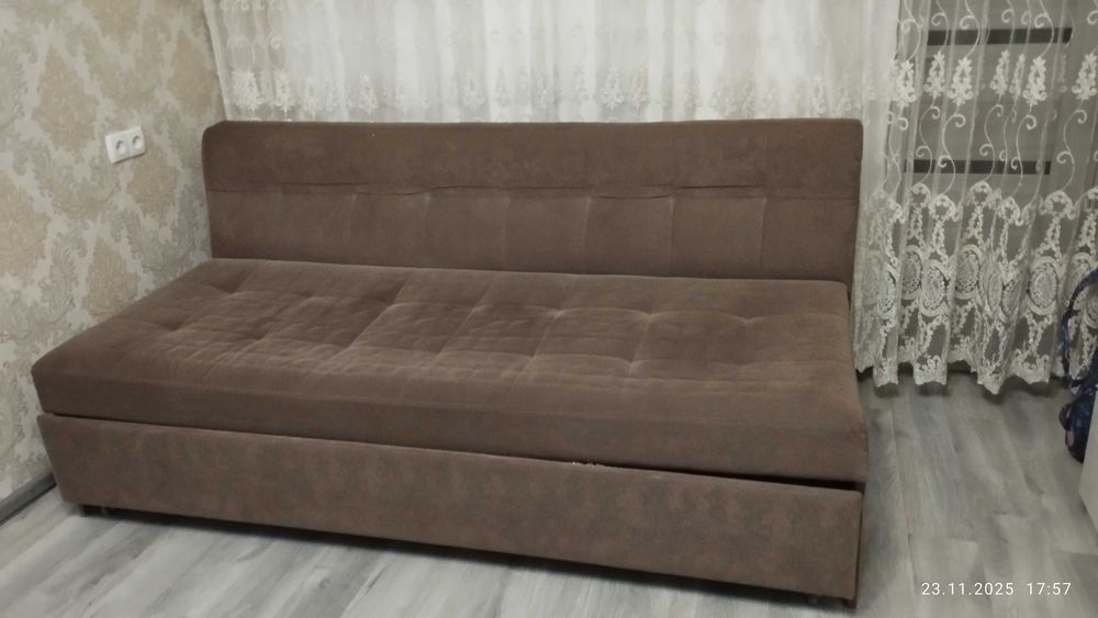 Продается диван и стол