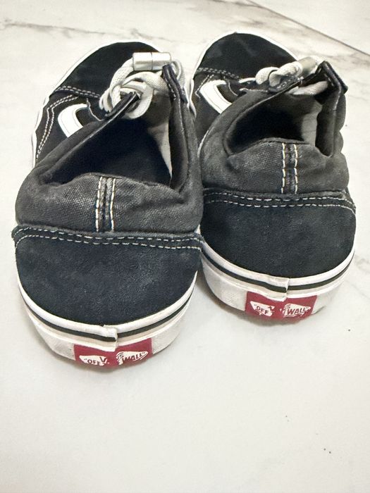 Vans old school.