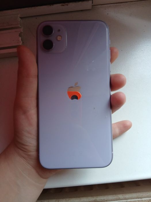 IPhone 11 impecabil—placă stricată  pentru piese