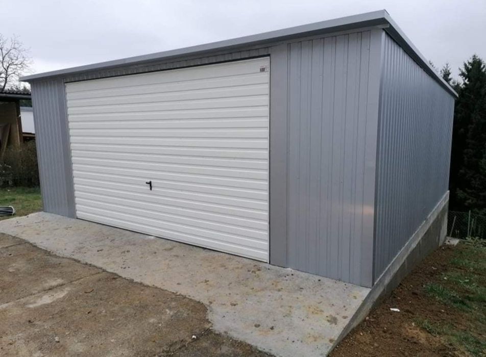 Vând  garaj auto pe structura metalica