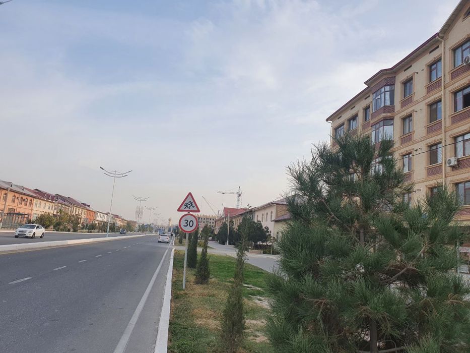 Navoiy shahar Galaba shoh ko’chasida joylashgan savdo dukoni sotiladi