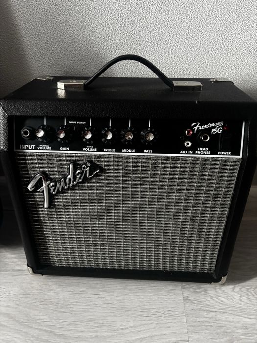 Электрогитара Squier Stratocaster HSS + Комбик Fender